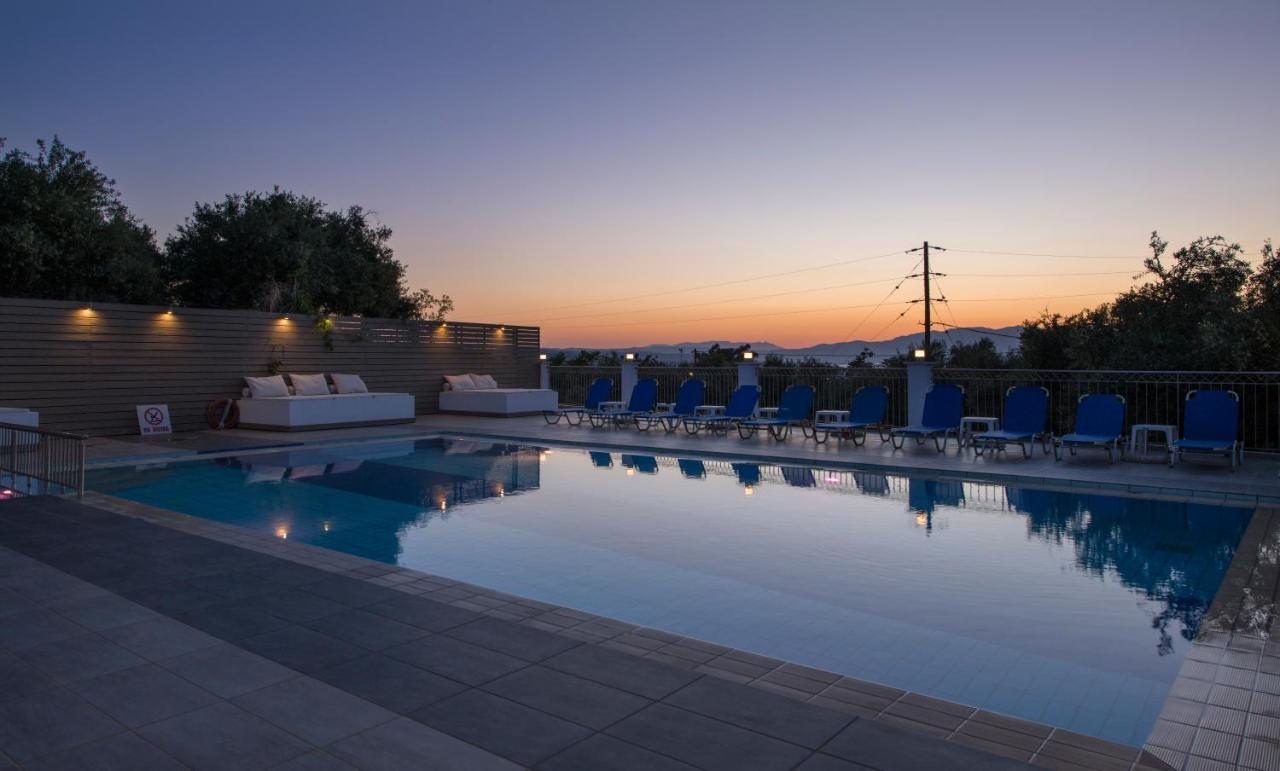 פלטניאס Varouxakis Hotel מראה חיצוני תמונה